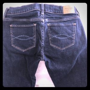 Cute jeans !! Abercrombie and Fitch size 2 L